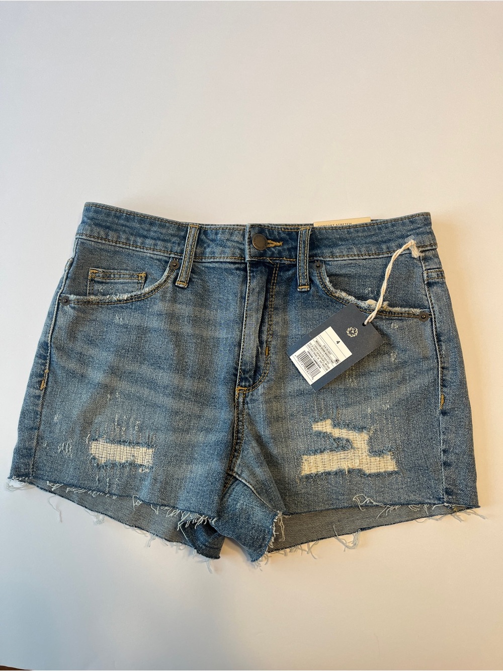 Universal Thread women Distressed Light Blue Denim Shorts size 4/27 with zip